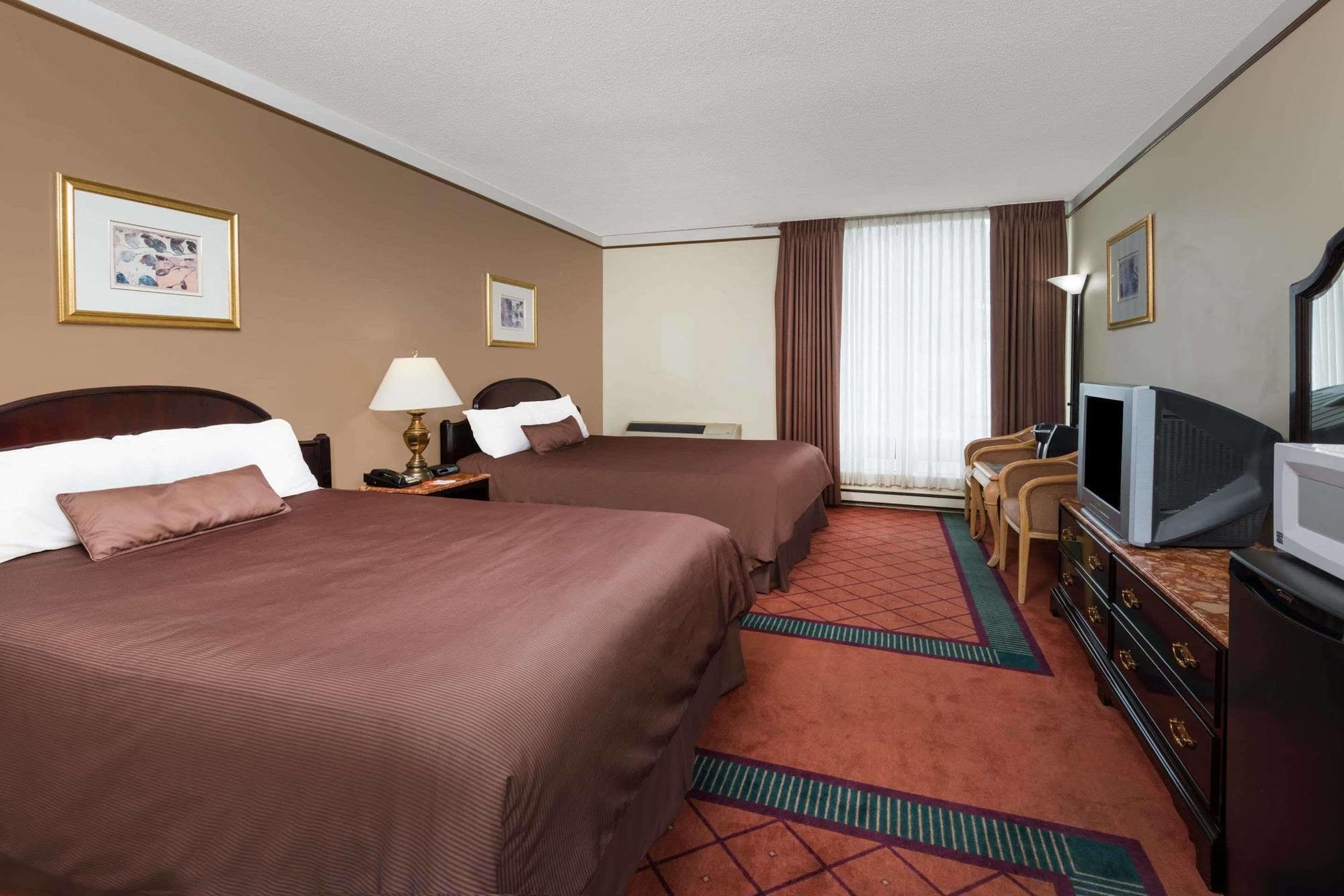 ฮาวเวิร์ด จอห์นสัน พลาซา โฮเต็ล บาย วินด์แฮม วินด์เซอร์ Hotel ภายนอก รูปภาพ