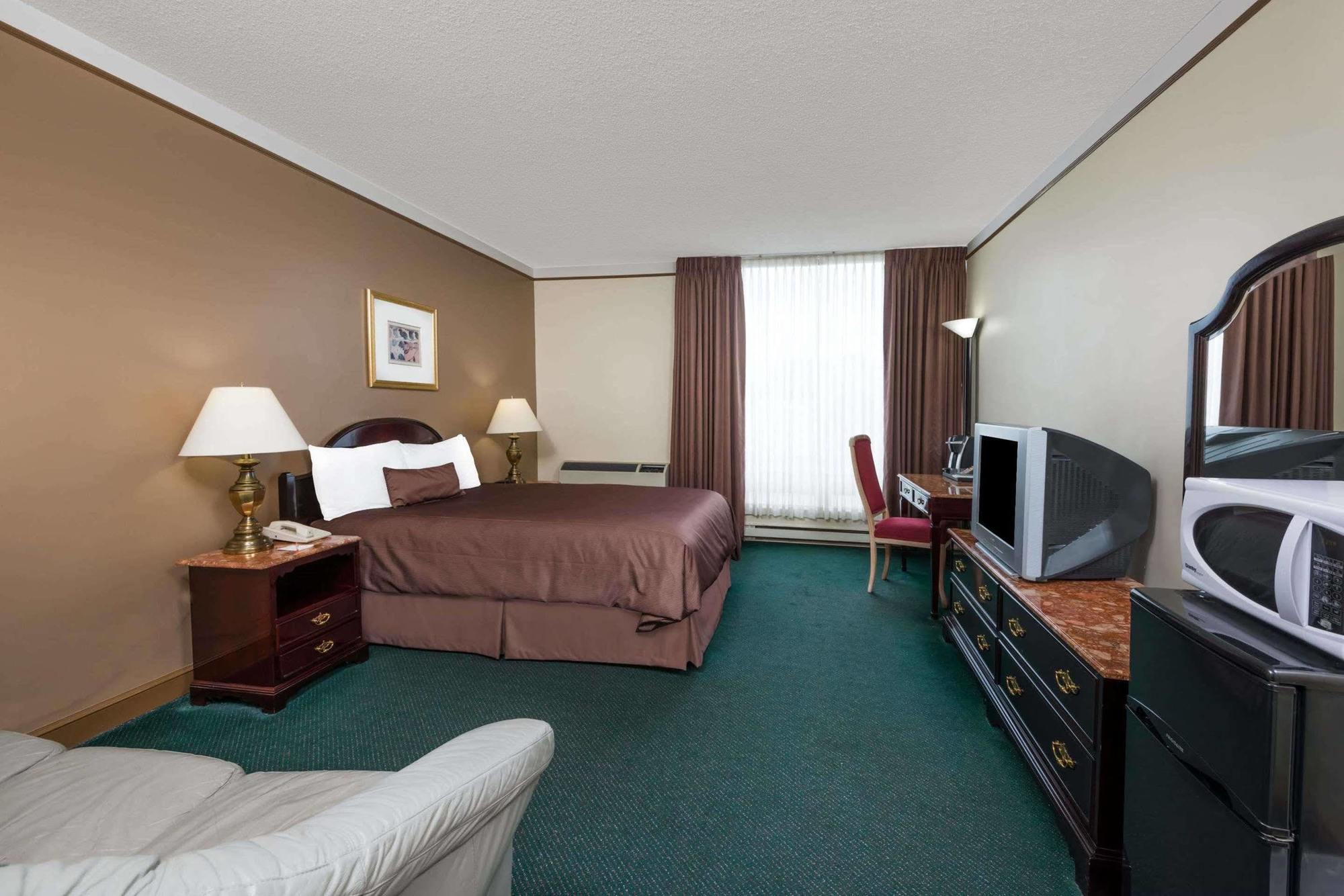 ฮาวเวิร์ด จอห์นสัน พลาซา โฮเต็ล บาย วินด์แฮม วินด์เซอร์ Hotel ภายนอก รูปภาพ