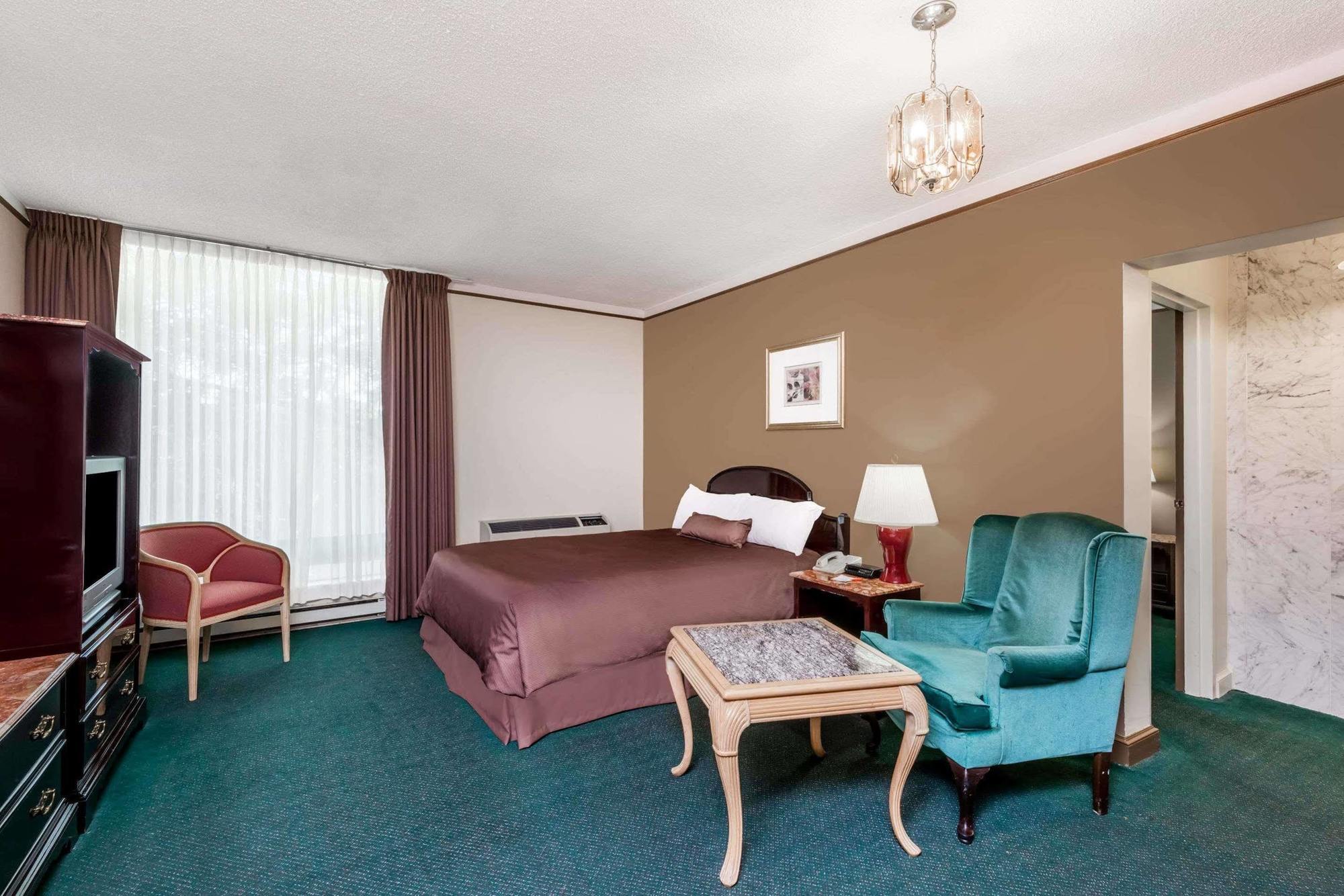 ฮาวเวิร์ด จอห์นสัน พลาซา โฮเต็ล บาย วินด์แฮม วินด์เซอร์ Hotel ภายนอก รูปภาพ