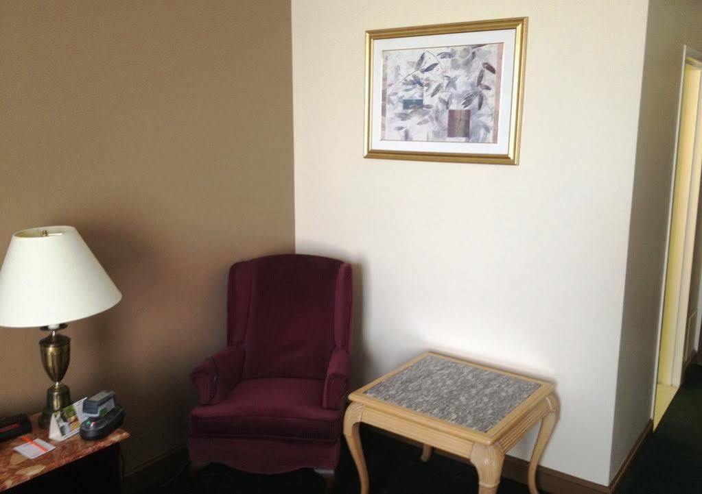 ฮาวเวิร์ด จอห์นสัน พลาซา โฮเต็ล บาย วินด์แฮม วินด์เซอร์ Hotel ภายนอก รูปภาพ
