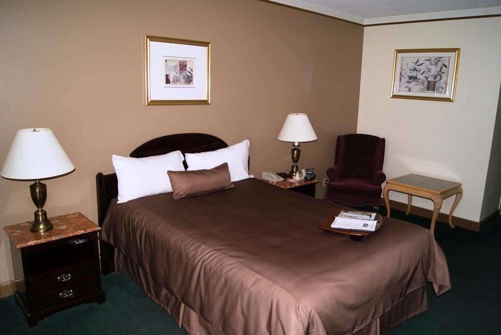 ฮาวเวิร์ด จอห์นสัน พลาซา โฮเต็ล บาย วินด์แฮม วินด์เซอร์ Hotel ภายนอก รูปภาพ